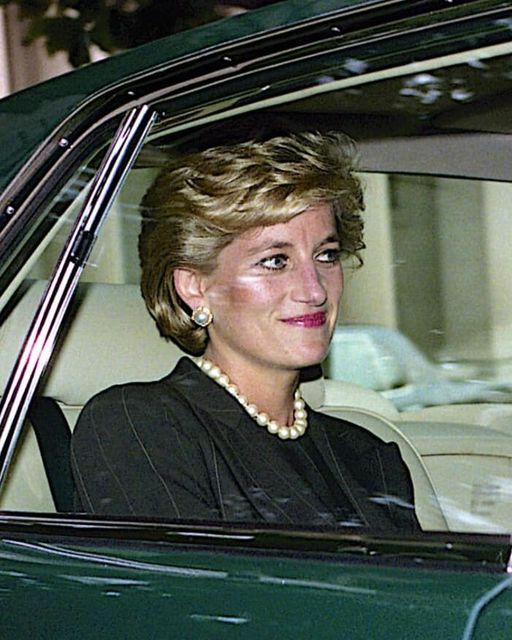 Never-before-seen pictures of Princess Diana