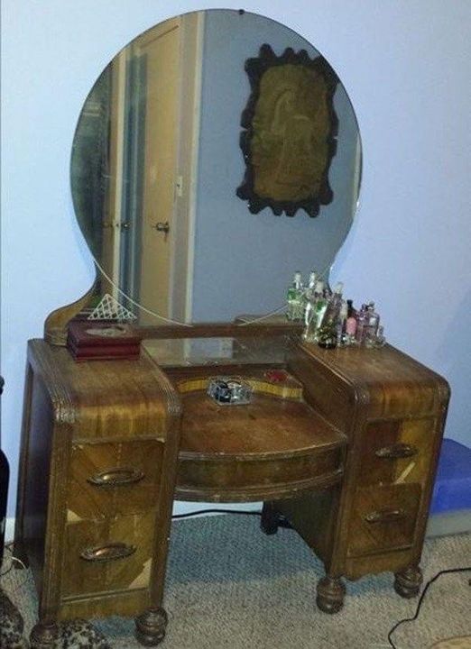 Giving a 1942 Vanity Table a New Life