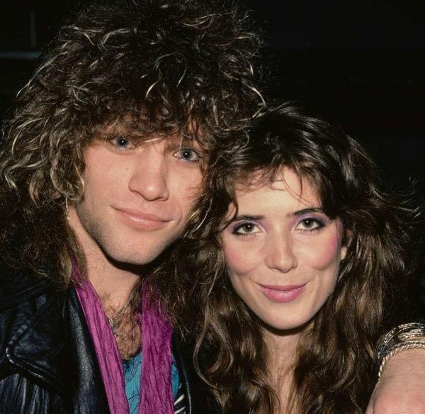 Wishing a fantastic 62nd birthday to music icon Jon Bon Jovi! 🎉 Renowned as the frontman of the legendary band Bon Jovi, known for hits like ‘Livin’ on a Prayer’ and ‘You Give Love a Bad Name’ 🎵 Despite his celebrity, Jon has successfully kept his family life private. Celebrating four decades of marriage, discover the timeless beauty of his love in the comments.