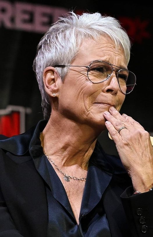 Jamie Lee Curtis overwhelmed with grief makes the heart-wrenching announcement