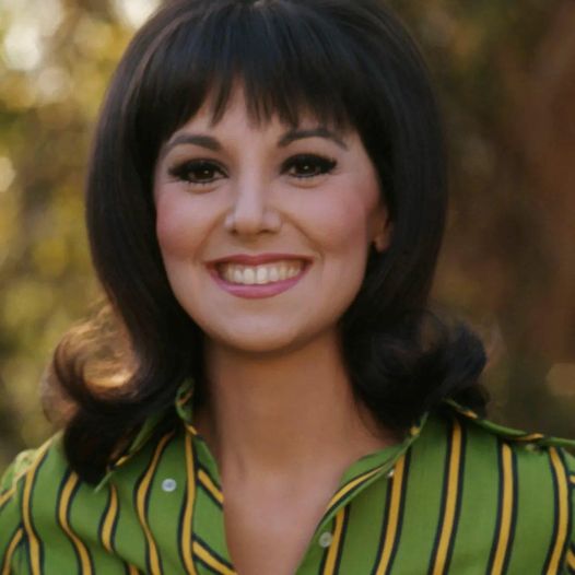 Fans Say Marlo Thomas ‘Destroyed’ Her Beauty with Surgery: How She Would Look Today Naturally