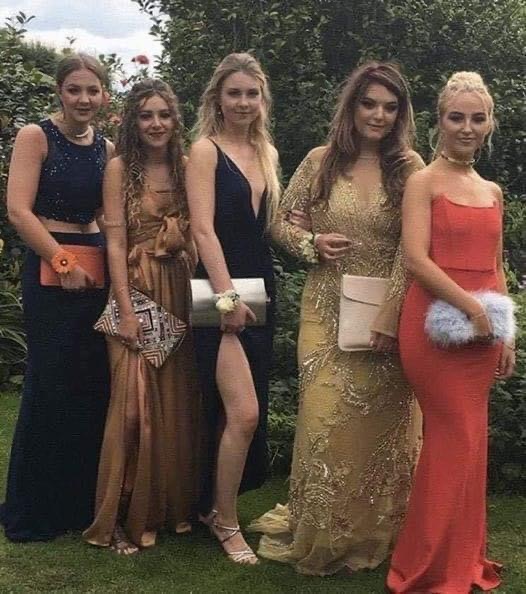 Five Girls Pose For Prom Photo—Later It Goes Viral Due To Little Hidden Detail